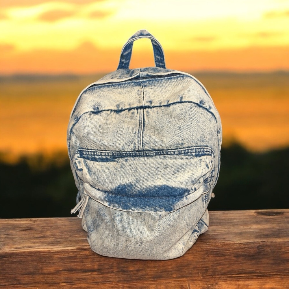 Deena & Ozzy VTG acid wash denim backpack